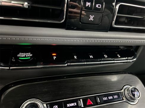 Used 2021 Lincoln Nautilus Reserve image 17