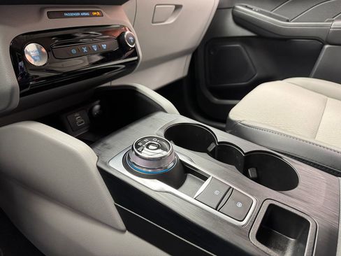 Certified 2025 Ford Escape SE FWD image 20