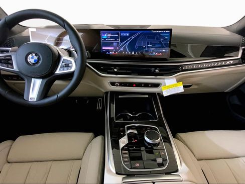 New 2026 BMW X7 xDrive40i w/ M Sport Package AWD/4WD image 5