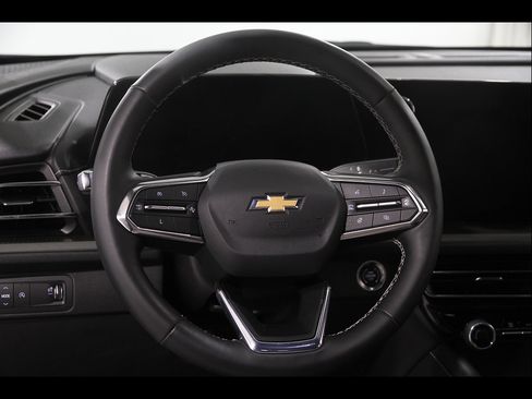 Used 2025 Chevrolet Traverse LT w/ Driver Confidence Package FWD image 7