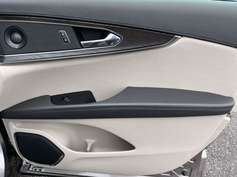 Used 2020 Lincoln Nautilus Reserve w/ Equipment Group 201A image 10