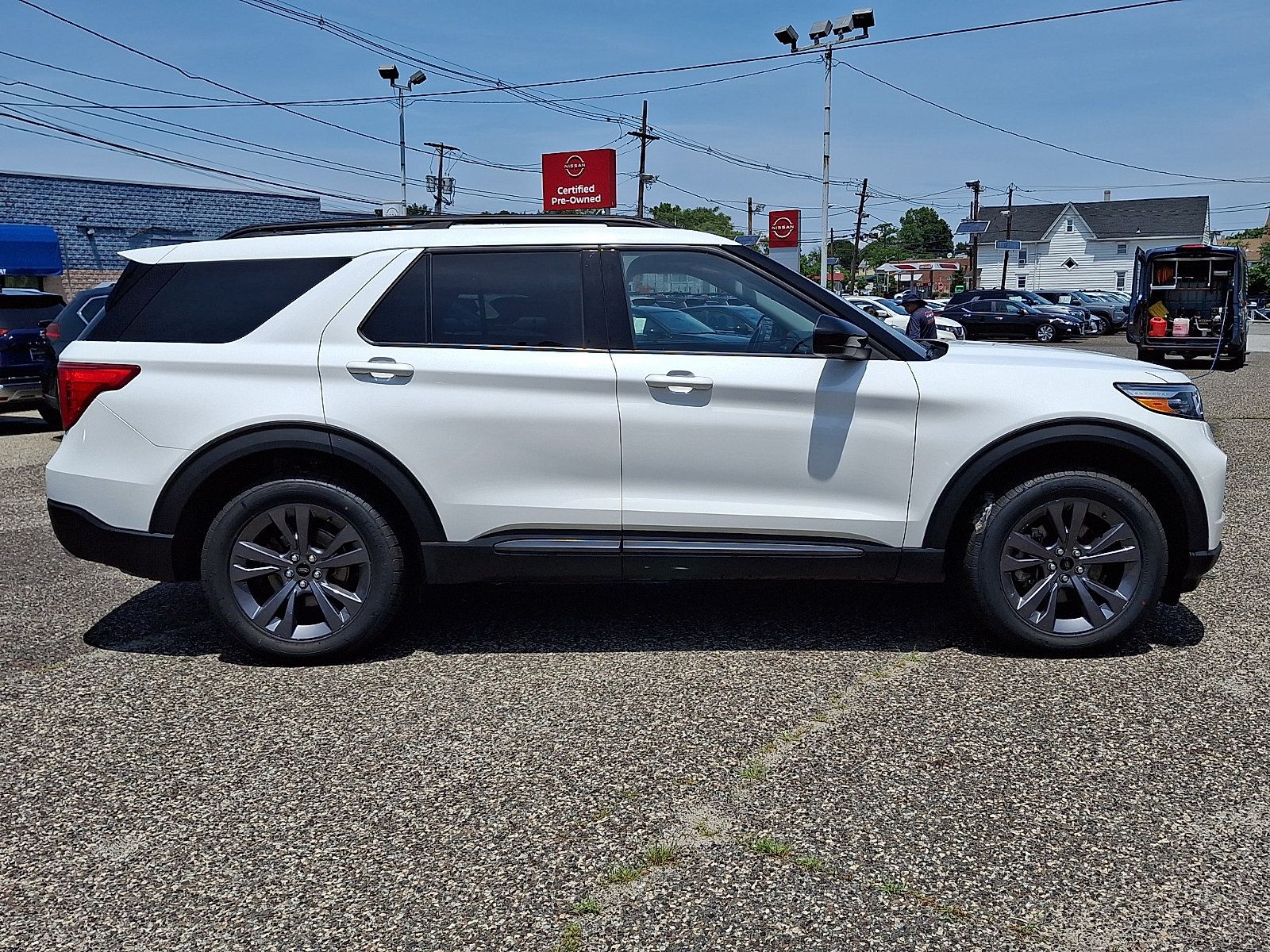 Used 2023 Ford Explorer XLT w/ Equipment Group 202A AWD/4WD image 7