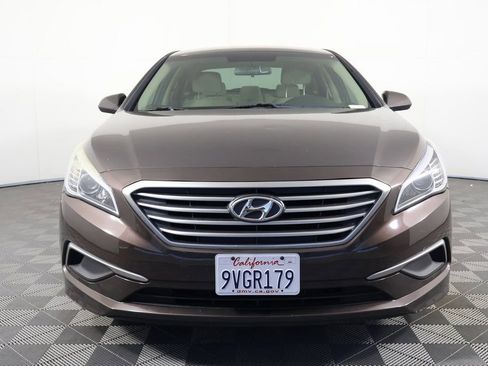 Used 2017 Hyundai Sonata SE FWD image 2
