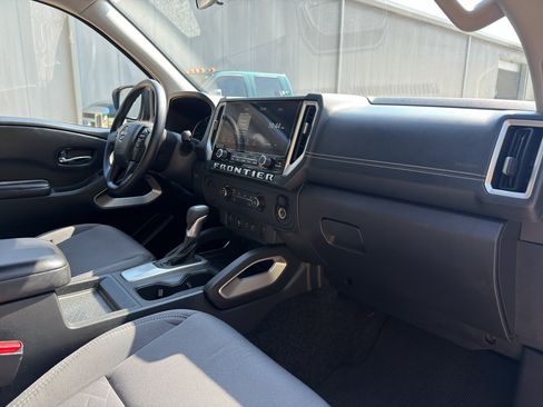 Certified 2025 Nissan Frontier SV RWD image 19