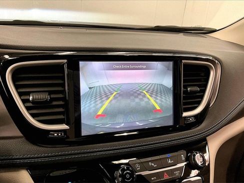 Used 2021 Chrysler Pacifica Touring-L w/ Uconnect Theater Family Group image 24