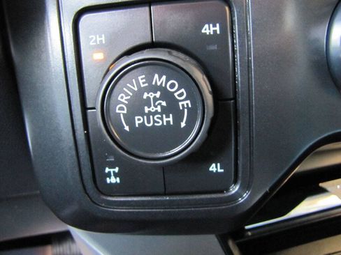Used 2025 Ford F250 Lariat w/ Tremor Off-Road Package AWD/4WD image 46