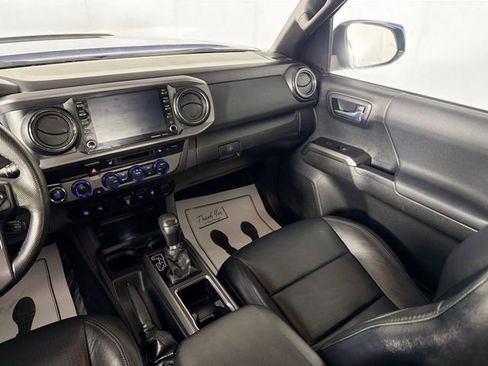 Used 2022 Toyota Tacoma TRD Off-Road image 23