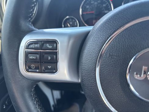 Used 2016 Jeep Wrangler Unlimited Rubicon AWD/4WD image 18