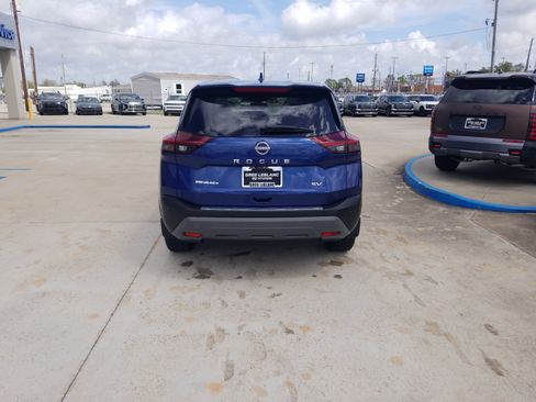 Used 2023 Nissan Rogue SV image 6
