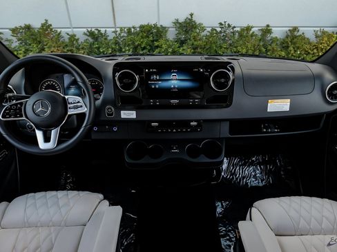 Used 2023 Mercedes-Benz Sprinter 3500 image 28