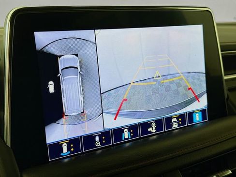 Used 2021 Chevrolet Suburban RST w/ Luxury Package image 16