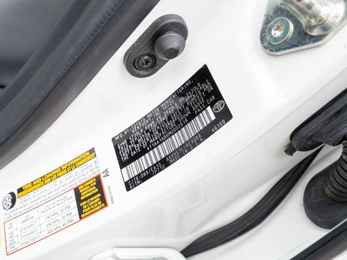 Certified 2021 Toyota Avalon XLE w/ Moonroof Package image 21