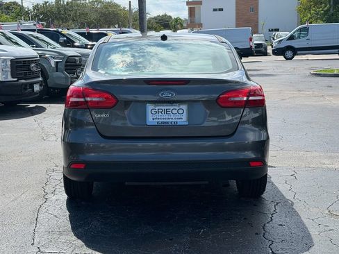 Used 2017 Ford Focus SE FWD image 4