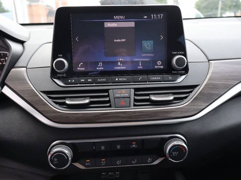 Used 2025 Nissan Altima 2.5 SV FWD image 6