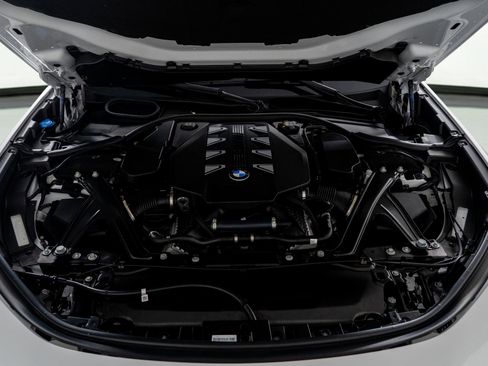 Used 2024 BMW 760i xDrive w/ Executive Package image 57