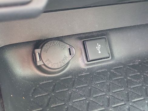 Used 2021 Toyota RAV4 XLE AWD/4WD image 28