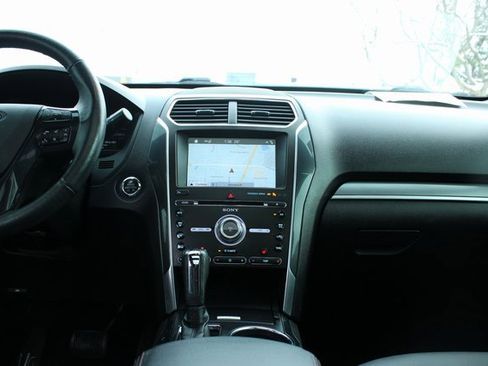 Used 2018 Ford Explorer Sport image 17