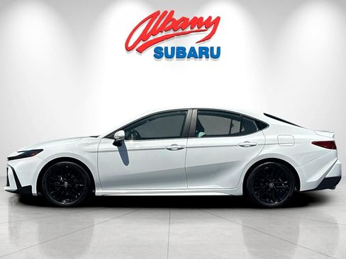 Used 2025 Toyota Camry SE FWD image 8