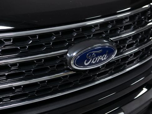 Used 2023 Ford Explorer XLT image 33