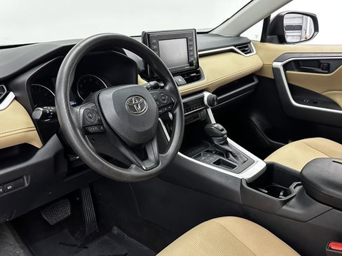 Used 2022 Toyota RAV4 LE image 8