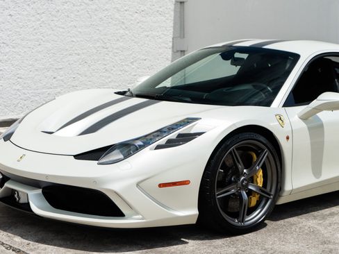 Used 2015 Ferrari 458 Speciale Coupe RWD image 18