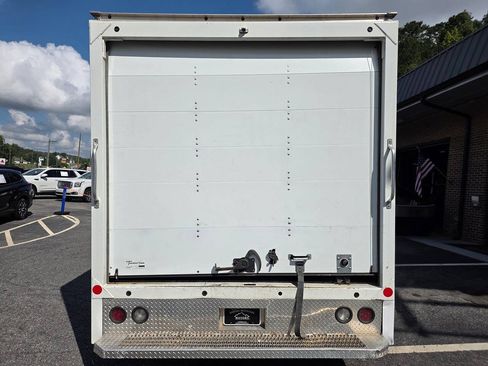 Used 2022 Ford E-450 and Econoline 450 Super Duty RWD image 5