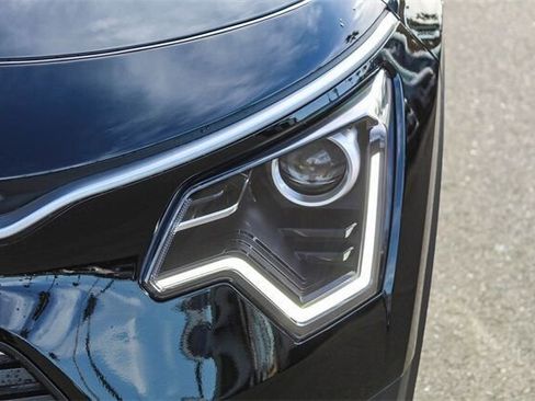 New 2025 Kia Niro EX image 4