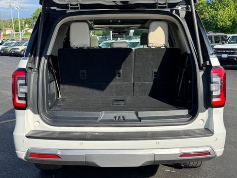 Used 2023 Ford Expedition Platinum AWD/4WD image 5