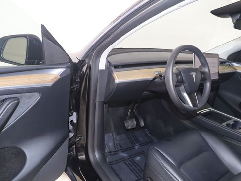 Used 2024 Tesla Model Y Long Range AWD/4WD image 47