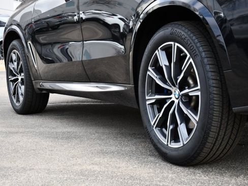 Used 2020 BMW X5 M50i w/ Premium Package image 9