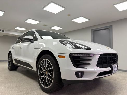 Used 2018 Porsche Macan AWD/4WD image 4