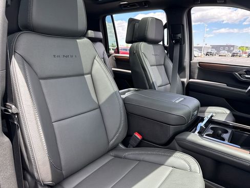 New 2026 GMC Yukon XL Denali w/ Denali Reserve Package AWD/4WD image 39