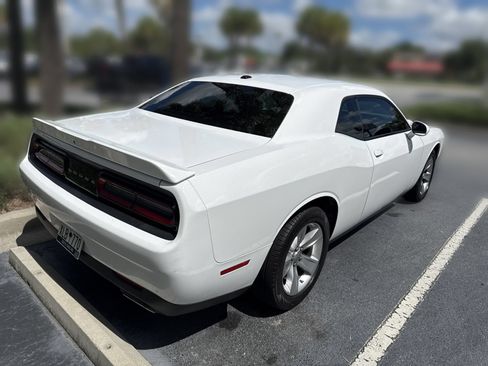 Used 2022 Dodge Challenger SXT RWD image 4