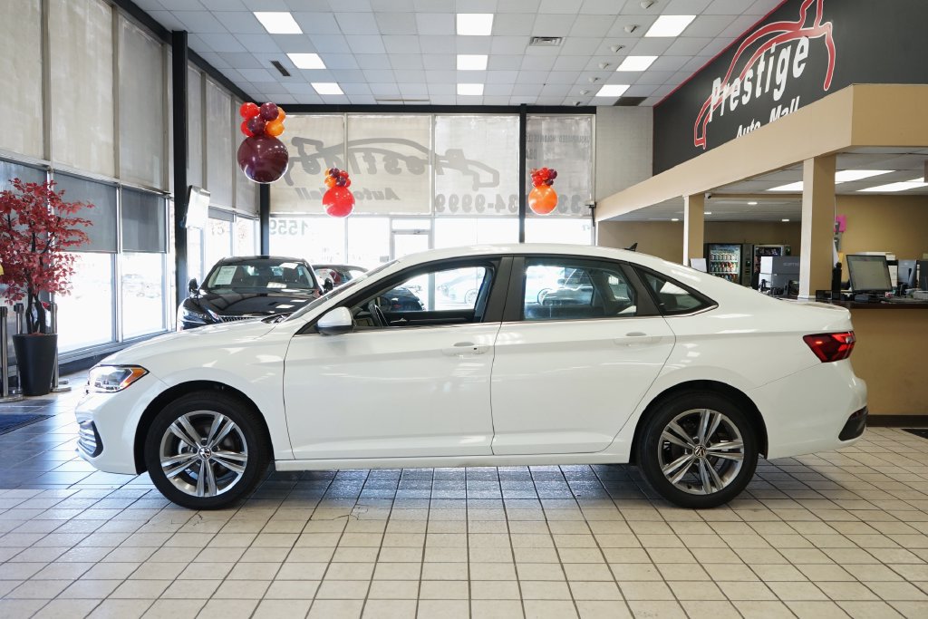 Used 2023 Volkswagen Jetta SE FWD image 3