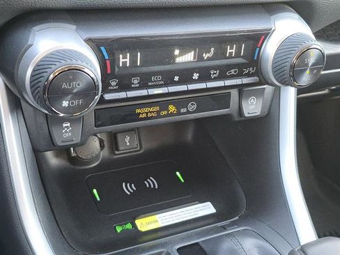 Used 2022 Toyota RAV4 XLE image 22