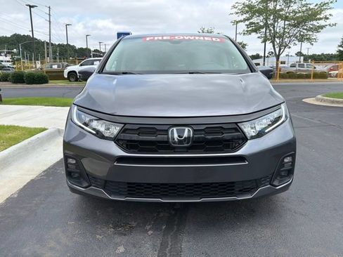 Used 2025 Honda Odyssey Touring image 3
