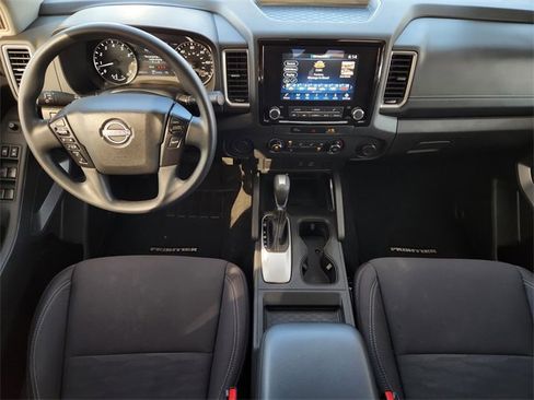 Used 2024 Nissan Frontier SV image 25