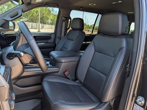 Used 2025 Chevrolet Suburban LT w/ Comfort Package AWD/4WD image 24