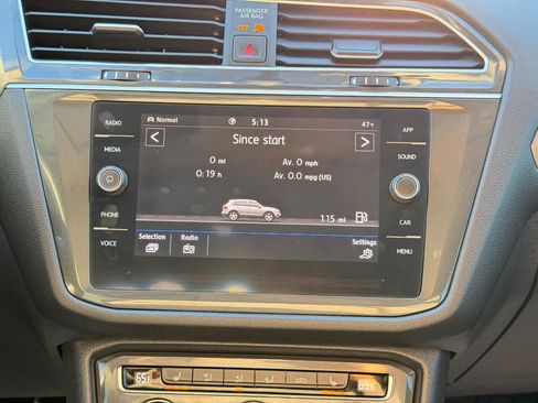 Used 2020 Volkswagen Tiguan SE w/ Panoramic Sunroof Package image 57