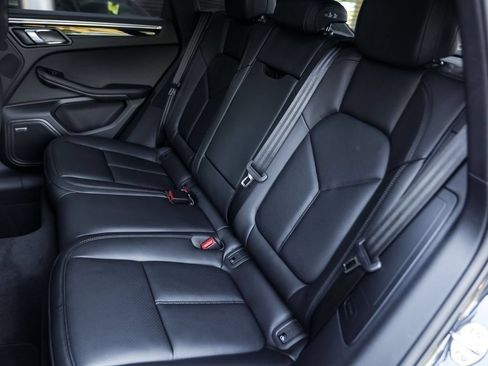 Certified 2026 Porsche Macan AWD/4WD image 32