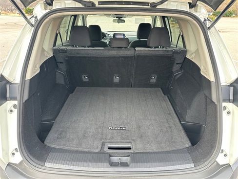 Used 2023 Nissan Rogue SV image 29