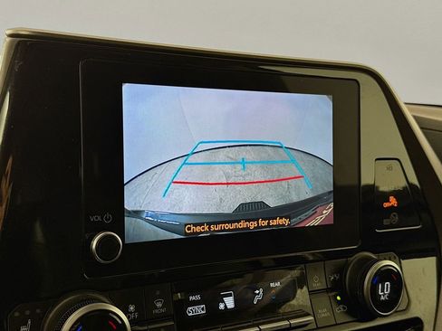 Certified 2024 Toyota Highlander XLE AWD/4WD image 18