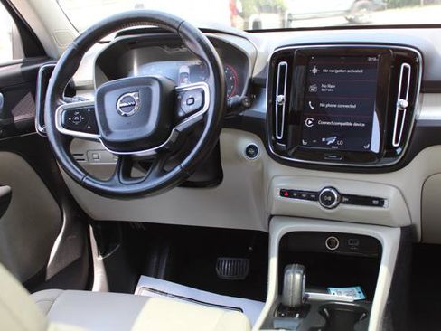 Used 2020 Volvo XC40 T5 Momentum w/ Protection Package image 11