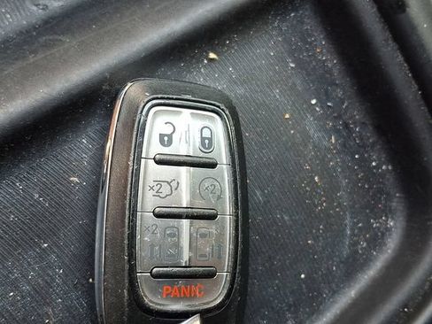 Used 2019 Chrysler Pacifica Touring Plus w/ Tire & Wheel Group FWD image 23