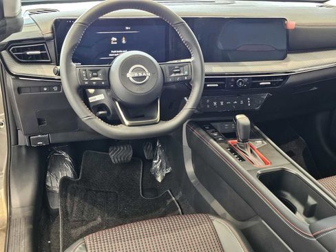 Used 2025 Nissan Kicks SR image 28