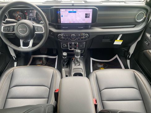 New 2025 Jeep Wrangler Unlimited Sahara AWD/4WD image 22