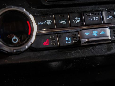 Used 2022 Ford F250 Lariat w/ Chrome Package image 25