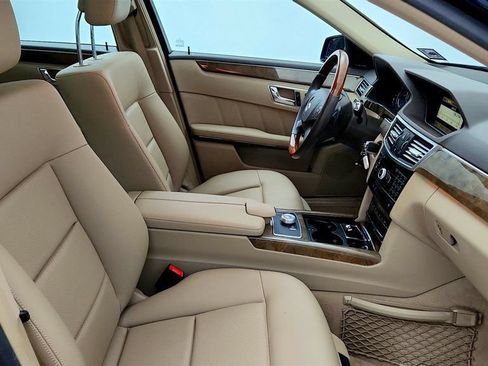 Used 2010 Mercedes-Benz E 350 4MATIC Sedan image 23