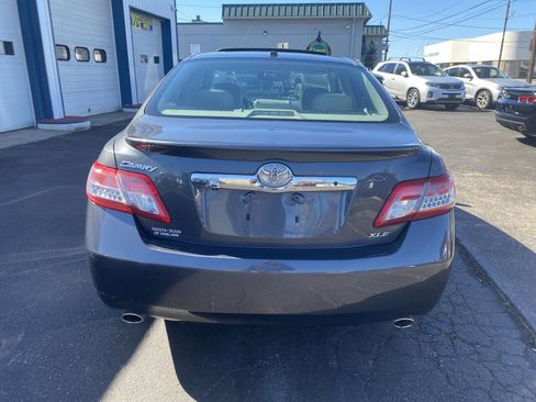 Used 2011 Toyota Camry XLE image 6