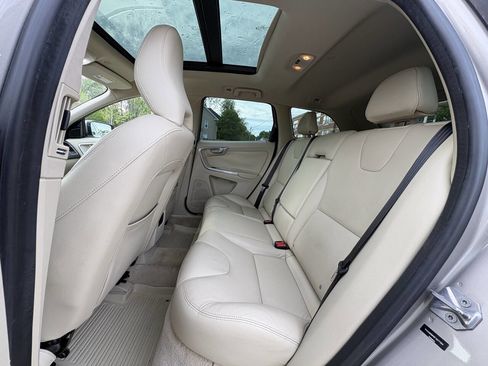 Used 2015 Volvo XC60 T6 Platinum FWD image 28